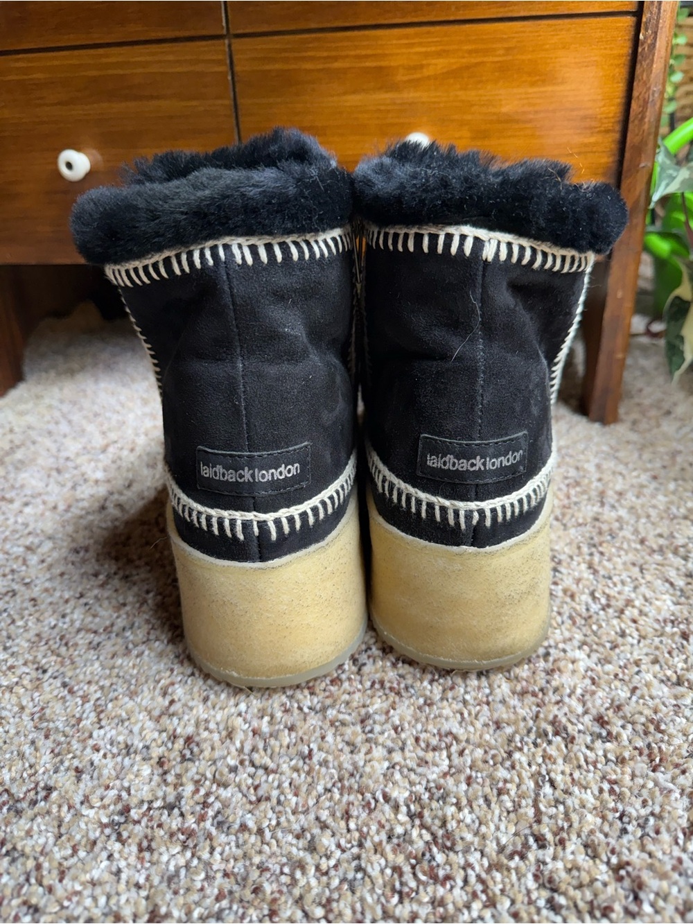 Laidback London Suede Platform Boot - Picture 5 of 7